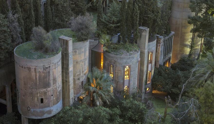 arquitecto transforma una antigua fábrica de cemento en un hogar espectacular