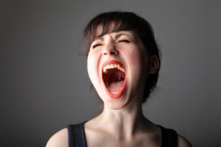 15 cosas que las mujeres detestan a morir pero igual las hacen