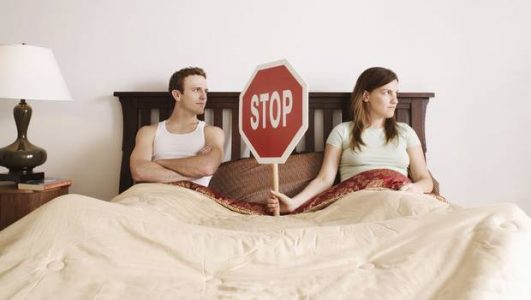 Los jóvenes tienen menos sexo por culpa de Netflix y Facebook
