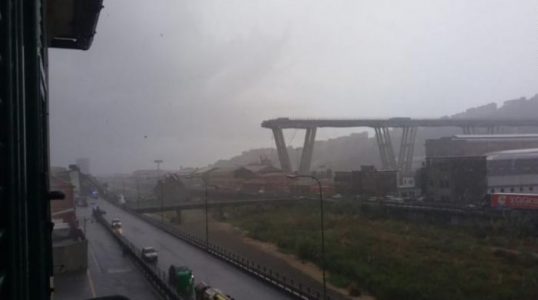 Al menos 35 muertos tras colapso de puente en Italia