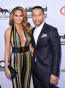 ¡Increíble! La gente le envía a John Legend fotos de sus bebés que se parecen a él