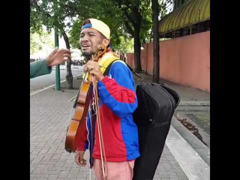 Wuilly Arteaga violinista en protestas en Venezuela