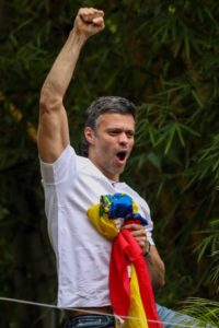 ¡El líder opositor de Venezuela Leopoldo López recibe arresto domiciliario!