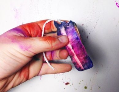 Esta artista convirtió las estrías y otros “defectos” del cuerpo en arte imponente