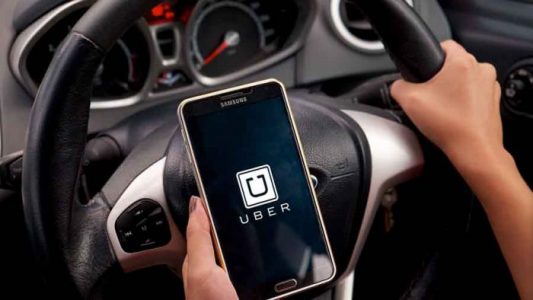 Una mujer da a luz en un Uber, y la premian con un montón de créditos
