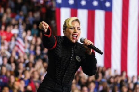 Lady Gaga condena la discriminación de Trump hacia las personas transgénero en el ejército