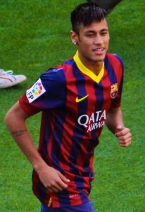 Neymar se unió al Paris St-Germain por un récord mundial de 222 millones de euros