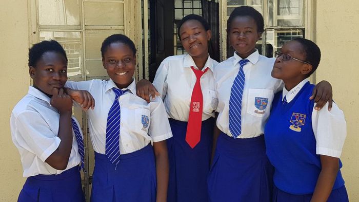 cinco adolescentes kenianas esperan acabar con la MGF con esta aplicación