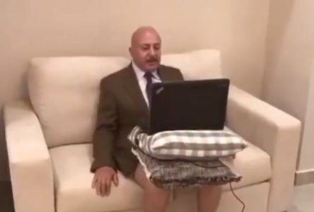 Experto en política se hace viral luego de dar una entrevista en vivo sin usar pantalones