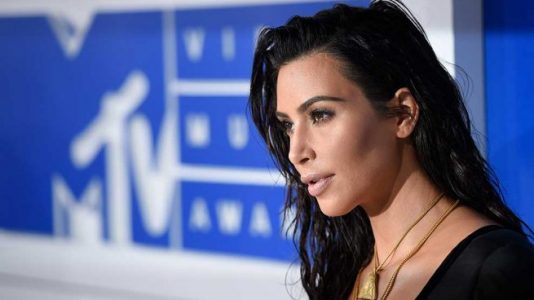 La crítica señala a Kim Kardashian como una madre descuidada