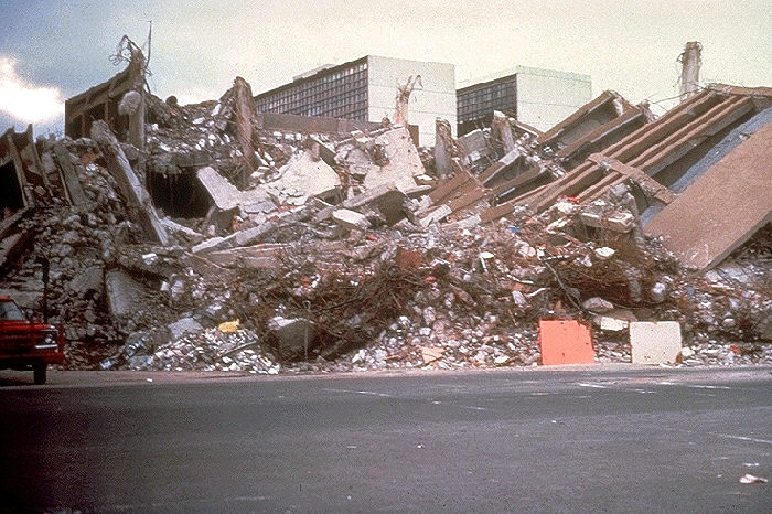 El terremoto de México Central mata a más de 100 personas y derrumba varios edificios