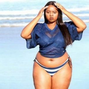 Esta modelo de talla grande le replicó a un hombre que convirtió su foto en un meme sexista