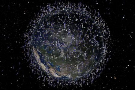 El enorme problema de los 300.000 pedazos de basura que orbitan la Tierra
