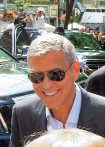 ¿Por qué George Clooney se mantuvo tras las cámaras en “Suburbicon”?