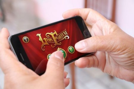 Mujer de 21 años pierde la vista después de jugar en su teléfono inteligente durante días