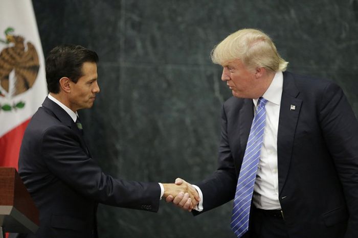 Cards Against Humanity compró tierra en la frontera de México para impedir el muro de Trump
