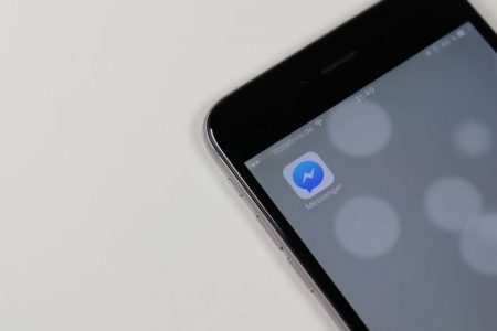 ¿Facebook debería escanear Messenger en busca de noticias falsas?