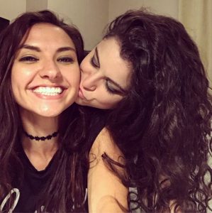La cantante de YouTube Chrissy Chambers gana un caso de porno de venganza