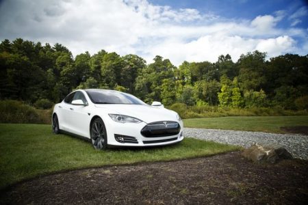 Elon Musk dice que un Tesla se podrá conducir autónomamente de costa a costa en Estados Unidos este año