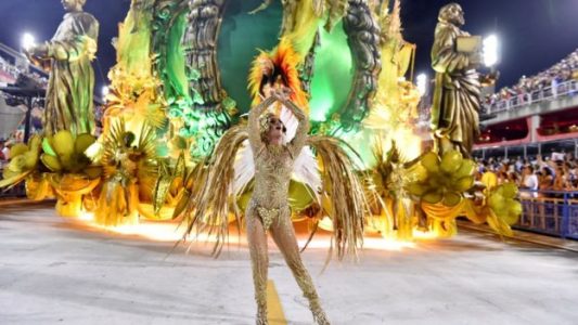 Carnaval de Río: la mujer del Reino Unido que lidera la samba en Brasil