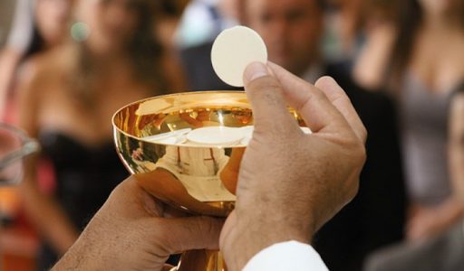 Una iglesia colombiana dona 250,000 obleas de comunión a Venezuela