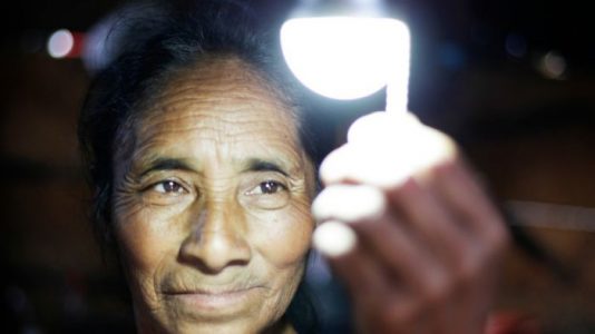 Leonardo DiCaprio se asocia a una compañía de energía solar que ayuda a comunidades remotas