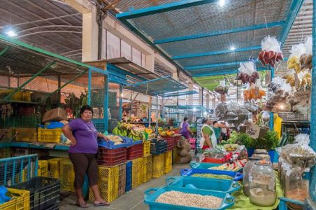 Ejército venezolano es enviado a imponer precios en los mercados mientras la moneda se desploma