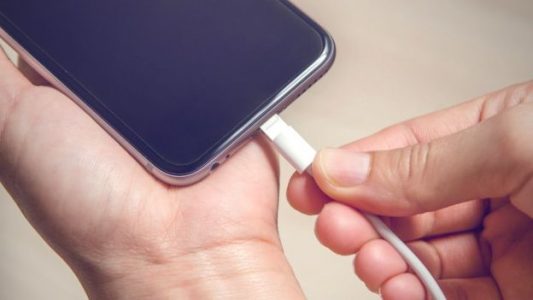 3 productos ideales para cargar batería y llevar tu celular a cualquier lugar