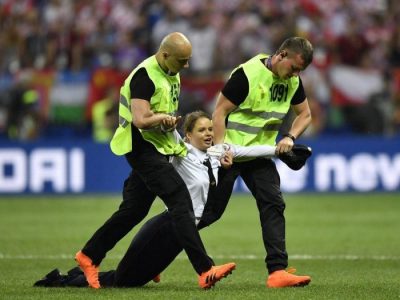Cómo Pussy Riot logró irrumpir en la final de la Copa del Mundo de Rusia