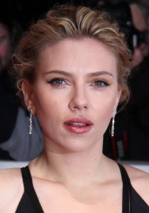 Scarlett Johansson no interpretará a hombre transgénero en una película después de la reacción que generó