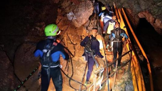 ¿Por qué no pudimos dejar de ver el rescate de la cueva tailandesa?