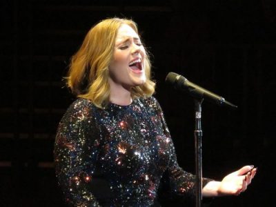 Adele publica conmovedor mensaje sobre su mejor amiga y la psicosis postparto
