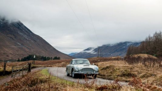Este auto clásico de James Bond será fabricado nuevamente con sus gatgets