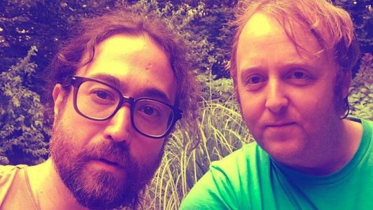 Los hijos de John Lennon y Paul McCartney se tomaron una foto juntos y el parecido es asombroso