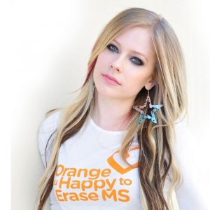 Avril Lavigne dice que ella ‘aceptó la muerte’ antes de escribir su nueva canción