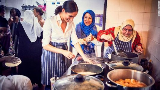 Meghan Markle cocina para Grenfell: la Duquesa anuncia su apoyo a un libro de cocina para caridad