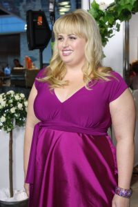 Rebel Wilson ‘lamenta profundamente’ las declaraciones sobre actrices de talla grande