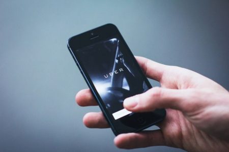 Uber lanza un programa para recompensar a los conductores de alto rendimiento