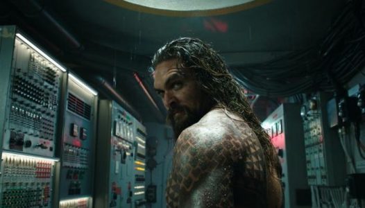 ‘Aquaman’ navega a entre olas de diversión y espectáculo