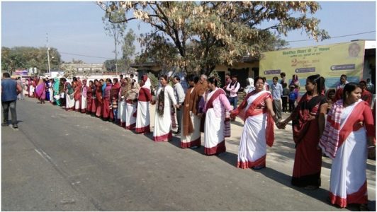 5 millones de mujeres forman una cadena humana en India