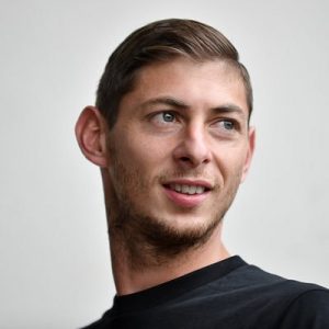 Lionel Messi pide que no dejen de buscar a Emiliano Sala