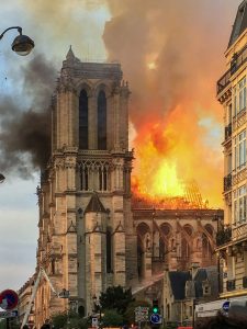Al ver arder a Notre Dame, el mundo entero estaba sufriendo