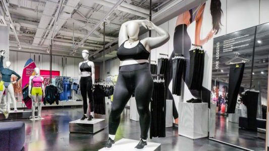 Nike presenta maniquíes de talla grande en la tienda de Londres