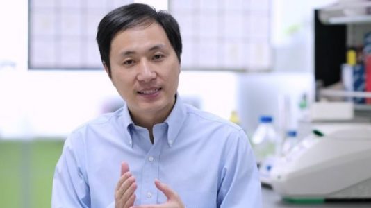 El experimento de He Jiankui que modificó genéticamente a las bebés fue ‘tonto y peligroso’