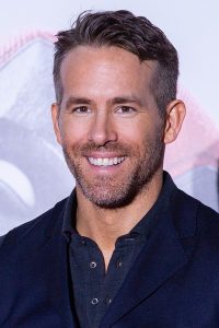 Ryan Reynolds intenta el desafío de la tapa de la botella y falla espectacularmente