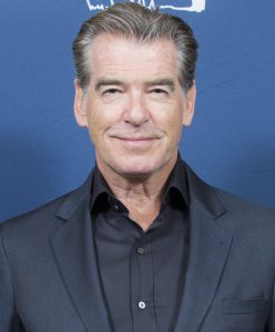 El ex James Bond Pierce Brosnan cree que es hora de que una mujer interprete el papel