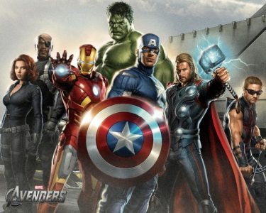 Mira a buceadores olímpicos enfrentarse sin problemas al desafío de la piscina Avengers
