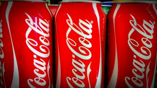 Coca-Cola suspende la publicidad en redes sociales a pesar de los cambios en Facebook