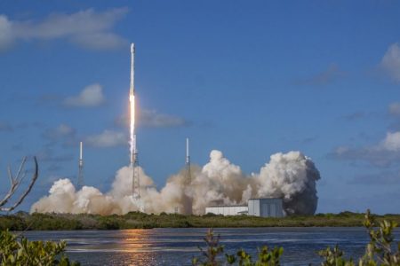 SpaceX está construyendo una instalación de lanzamiento de cohetes en alta mar