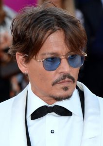 Johnny Depp niega las acusaciones de abuso de su ex esposa en el caso de difamación